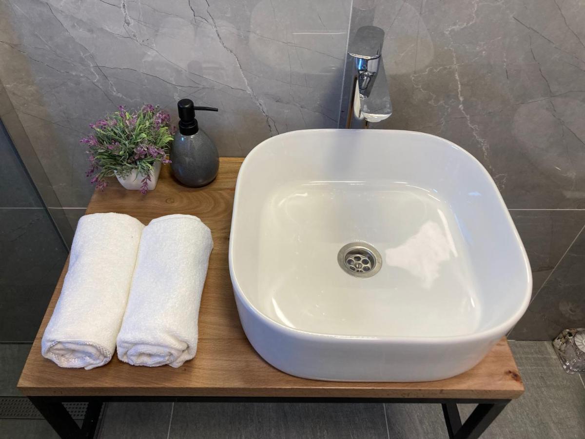 Apartmani Dorijan Vrsi Exteriör bild