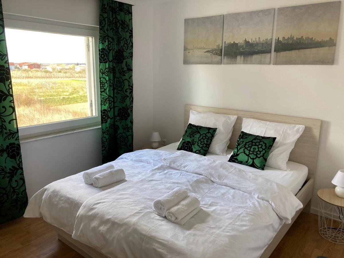 Apartmani Dorijan Vrsi Exteriör bild